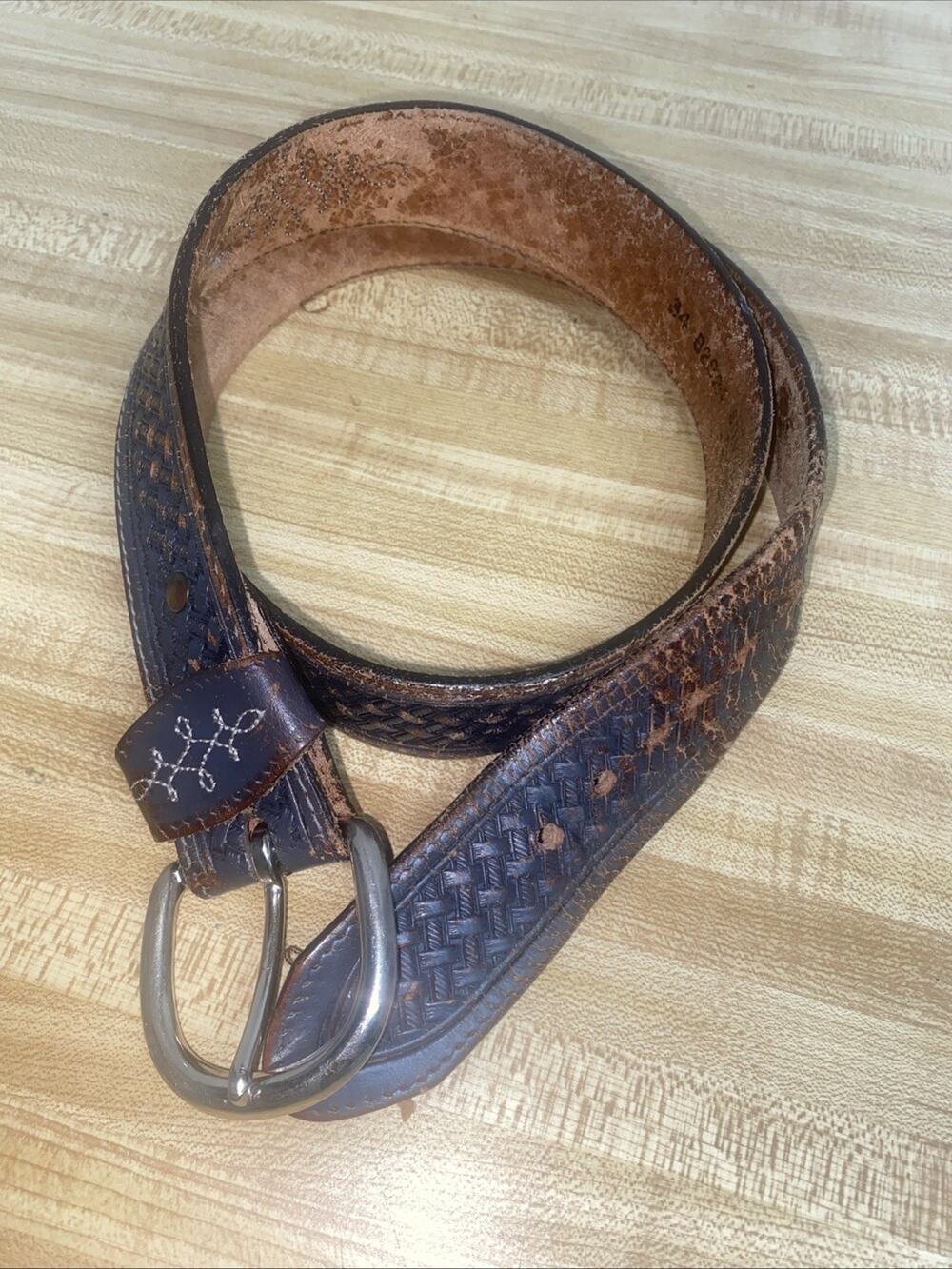 SILVER CREEK COLLECTION 100% Leather Basket Weave Look Hand Tooled Belt Sz 34